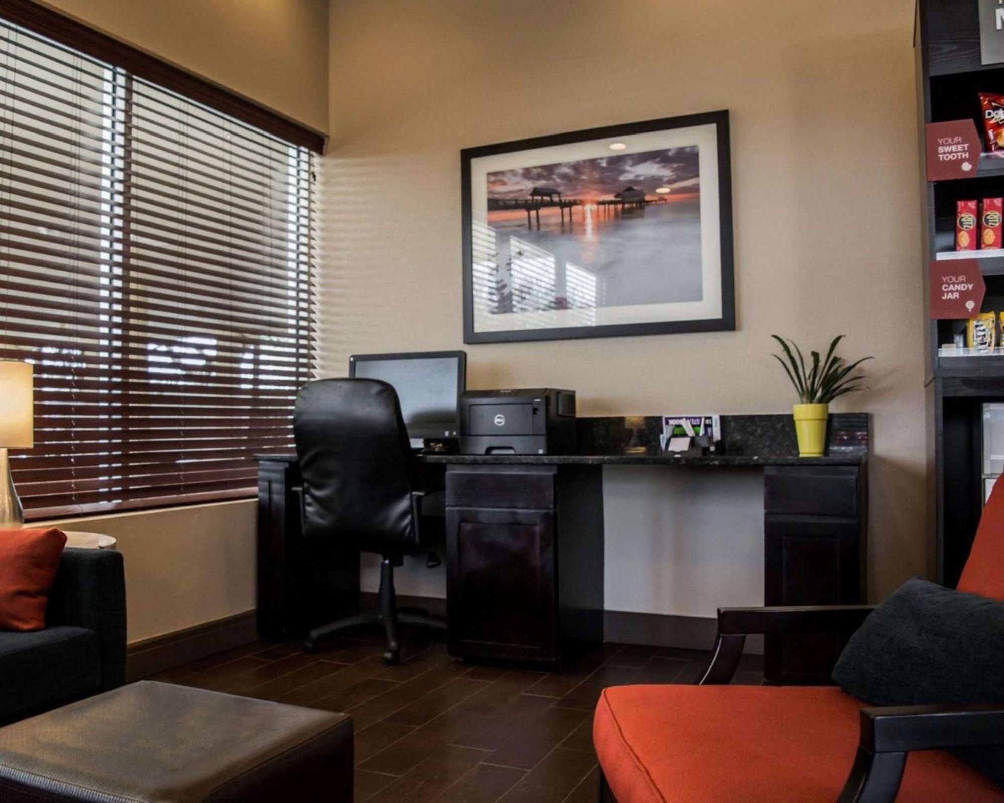 Comfort Suites Clearwater - Dunedin מראה חיצוני תמונה