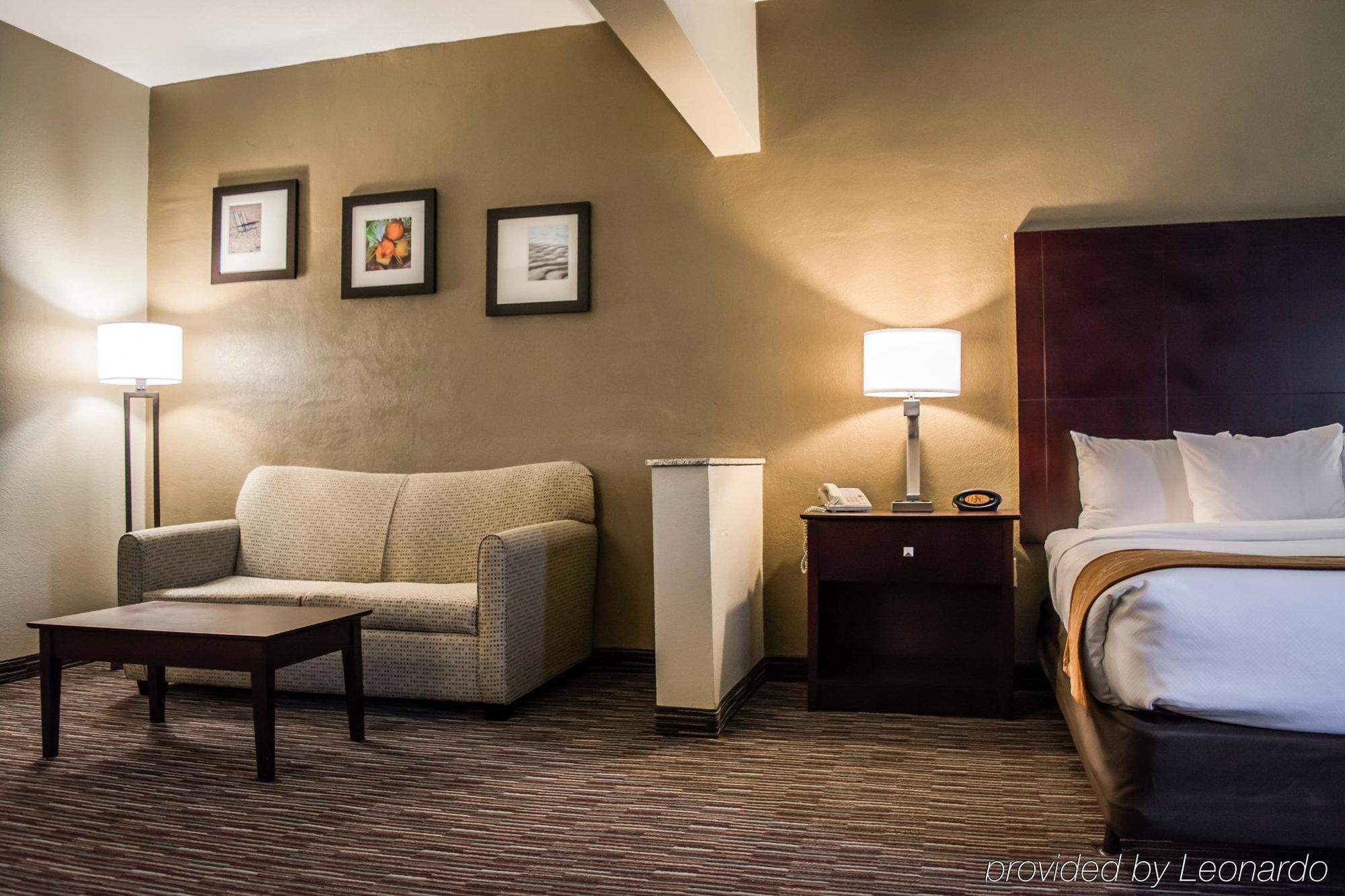 Comfort Suites Clearwater - Dunedin מראה חיצוני תמונה